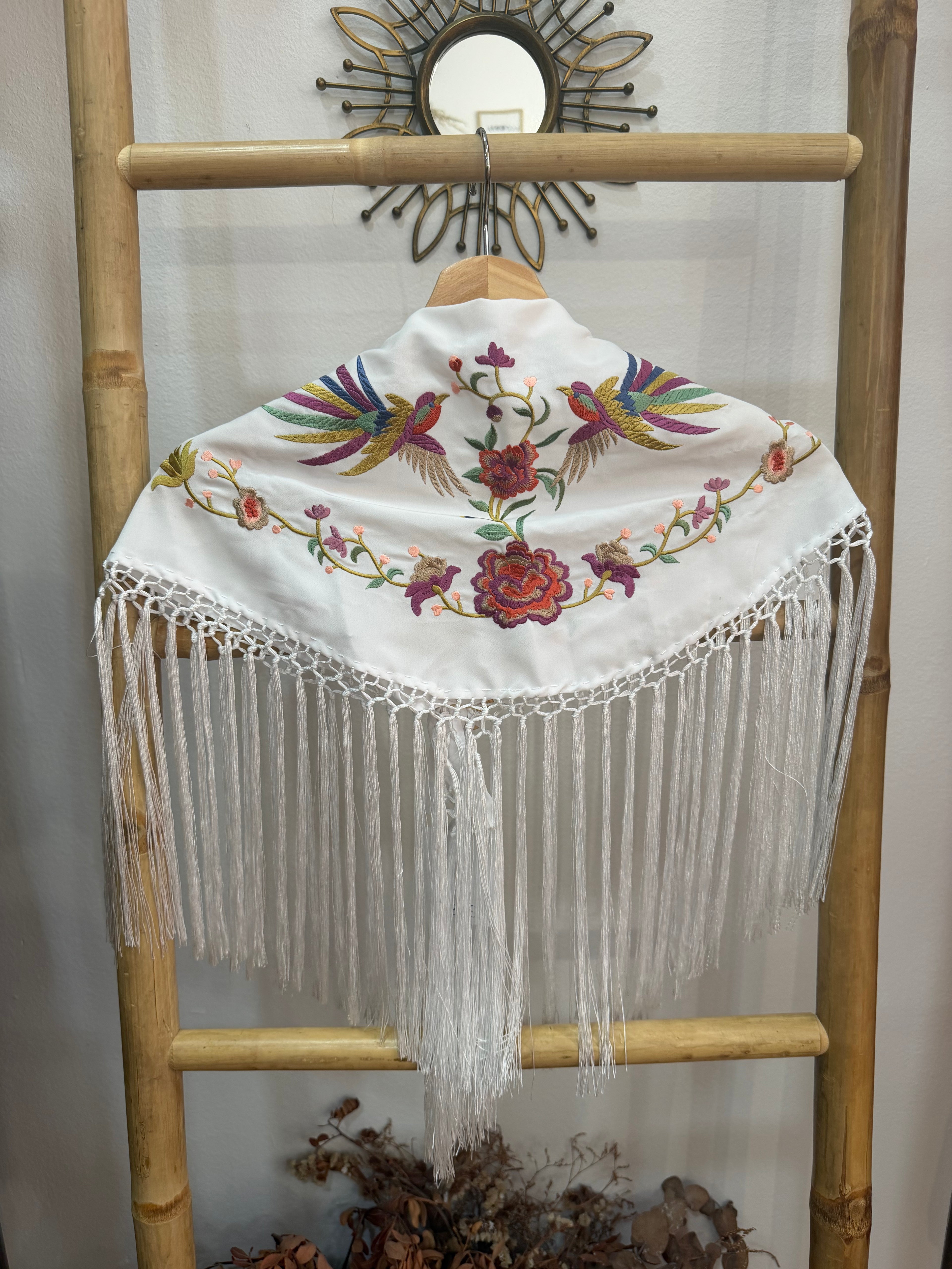 Manton pajaro niña