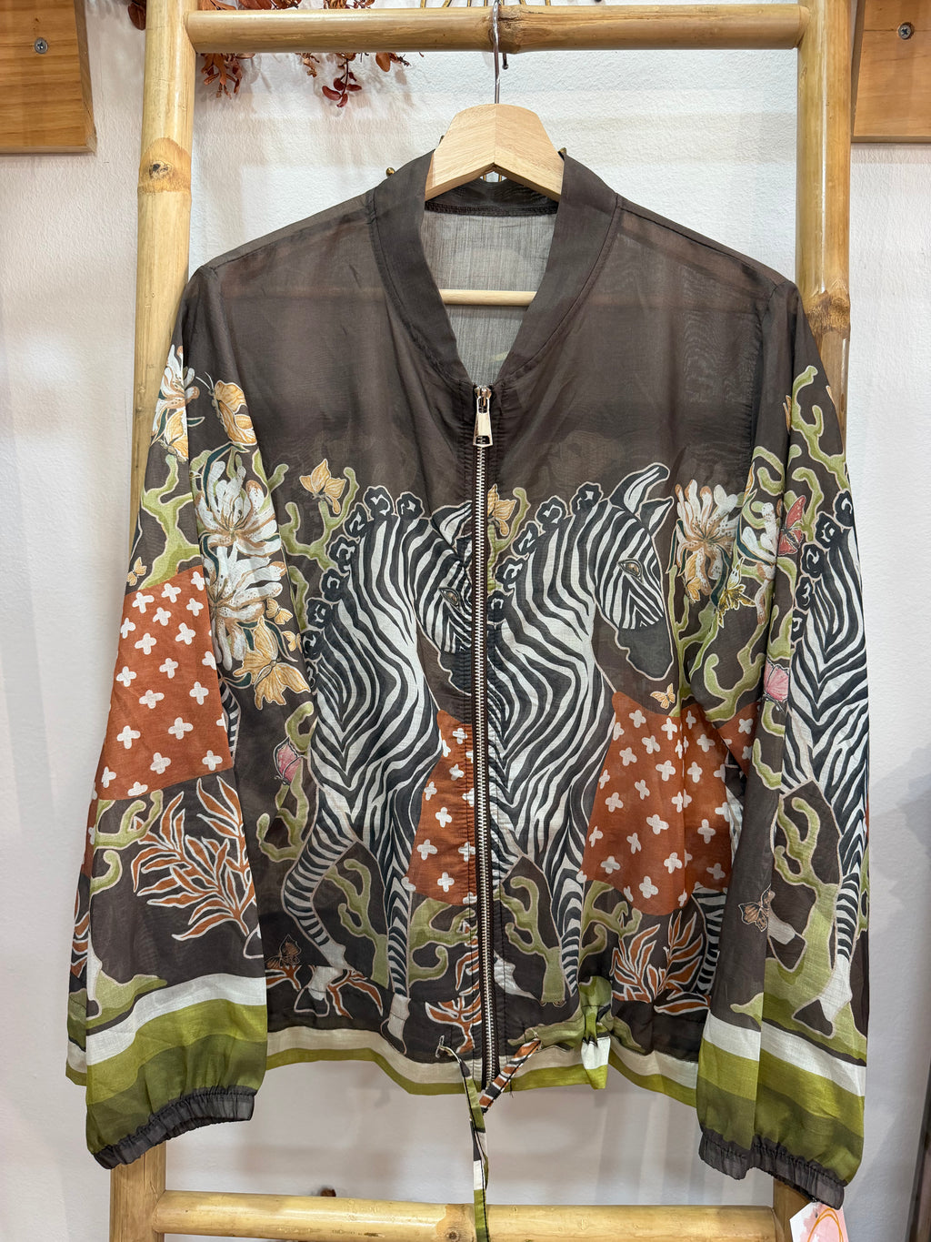 Bomber estampada