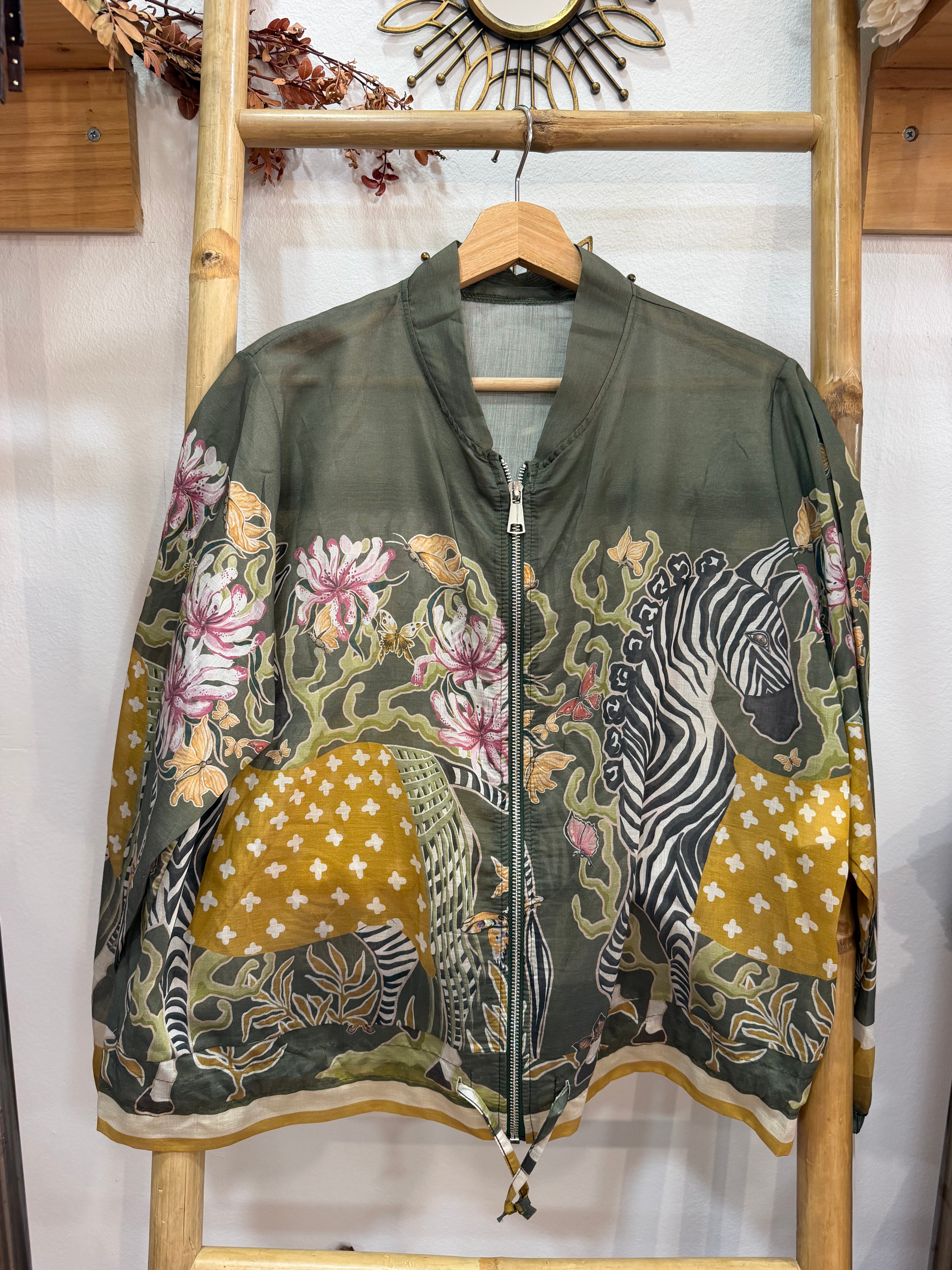 Bomber estampada