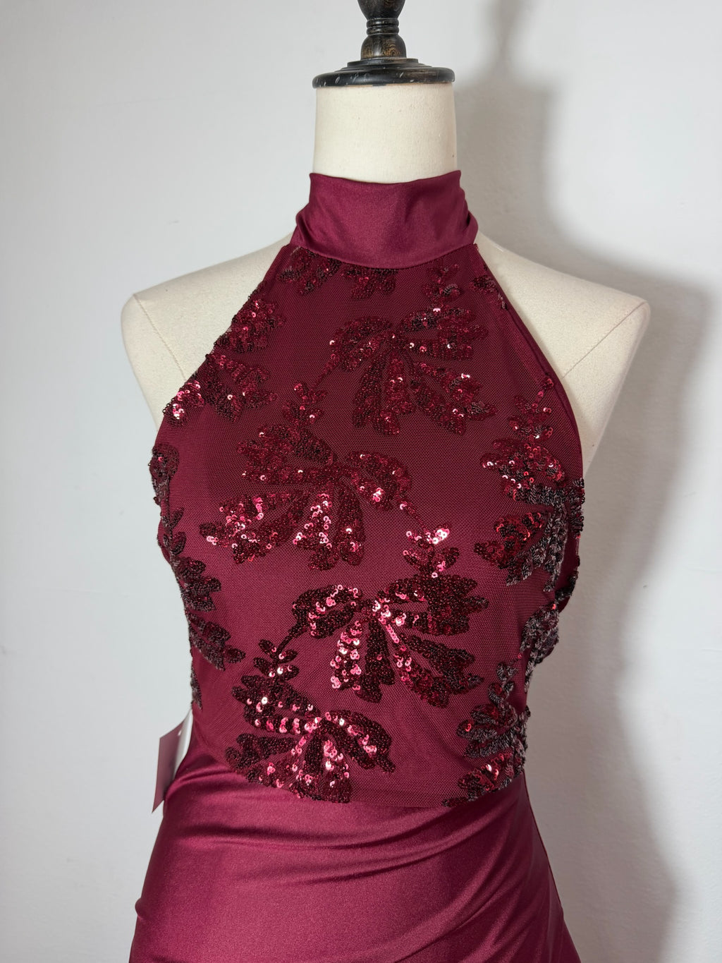 Vestido Lentejuelas con tul burdeos