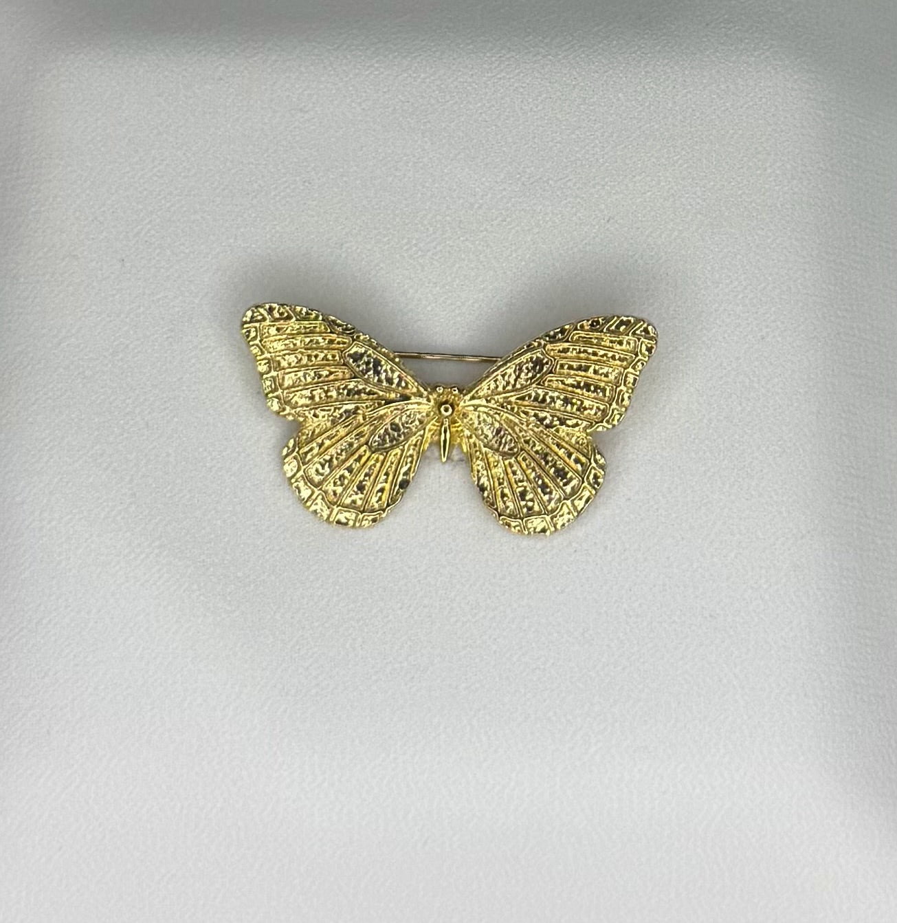 Broche f mariposa mediana