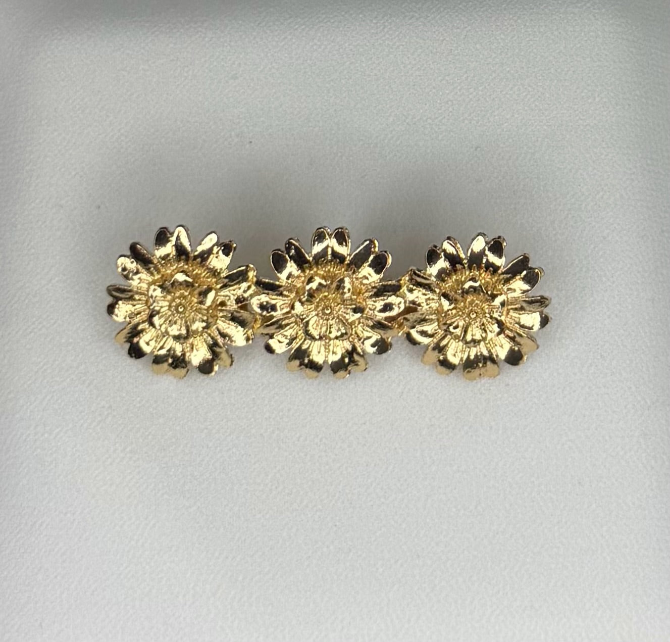 Broche f  tres margaritas