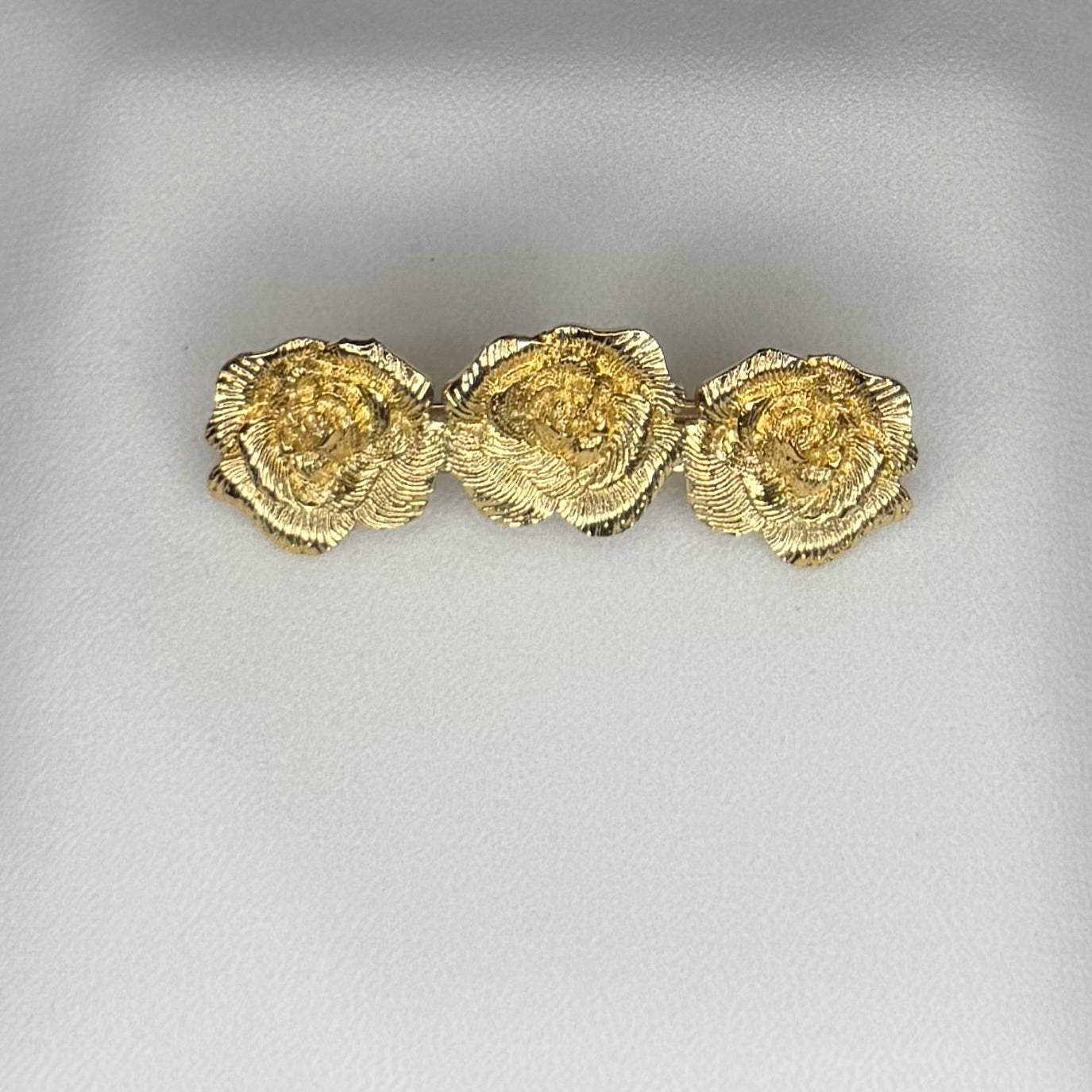 Broche tres flores rosas