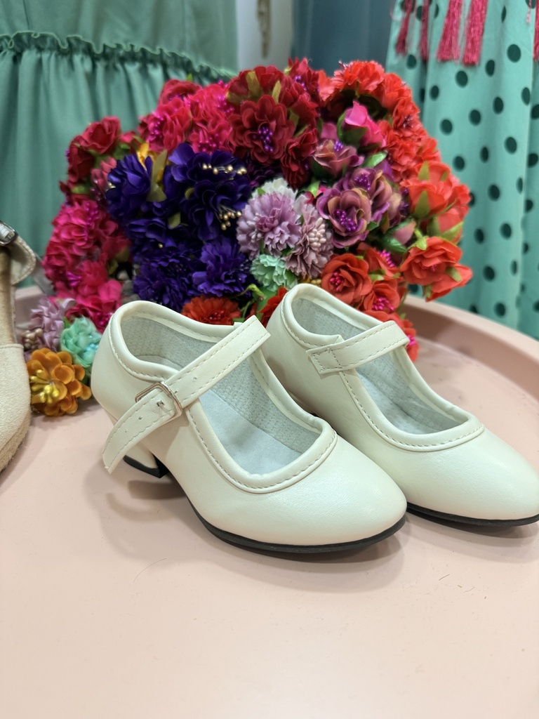tacones niña beige