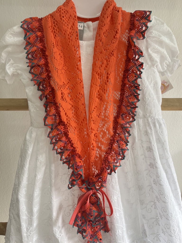 Bata perforada con piquillo