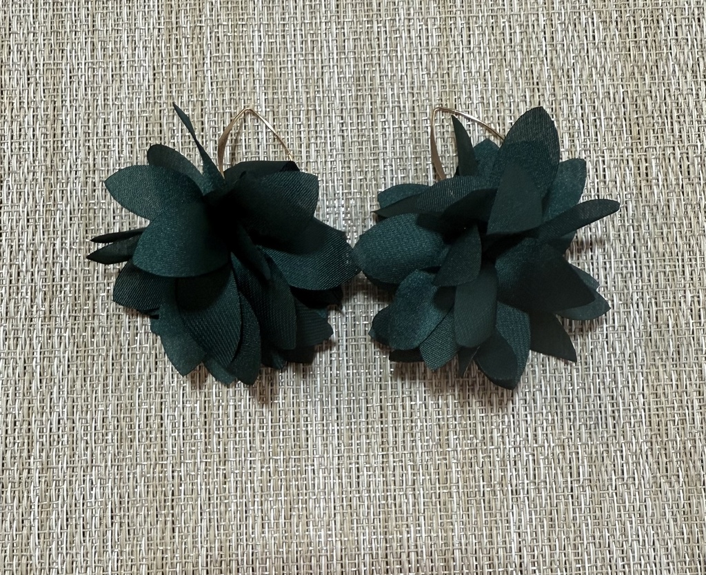 [je73795verdeoscuro] Pendiente flor tela (Verde Oscuro)