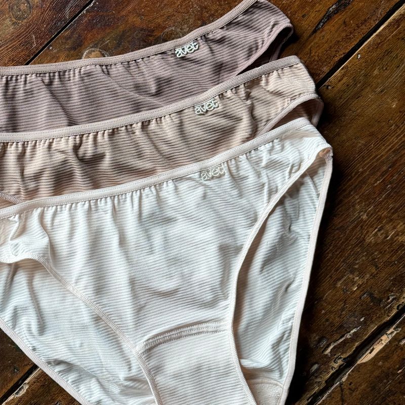 Pack de tres bragas bikini “skin” de microfibra efecto otomán 