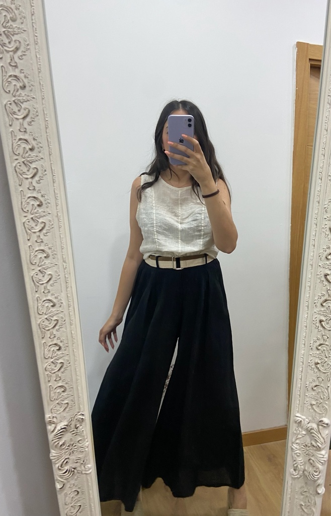 Pantalón fluido con cinturón