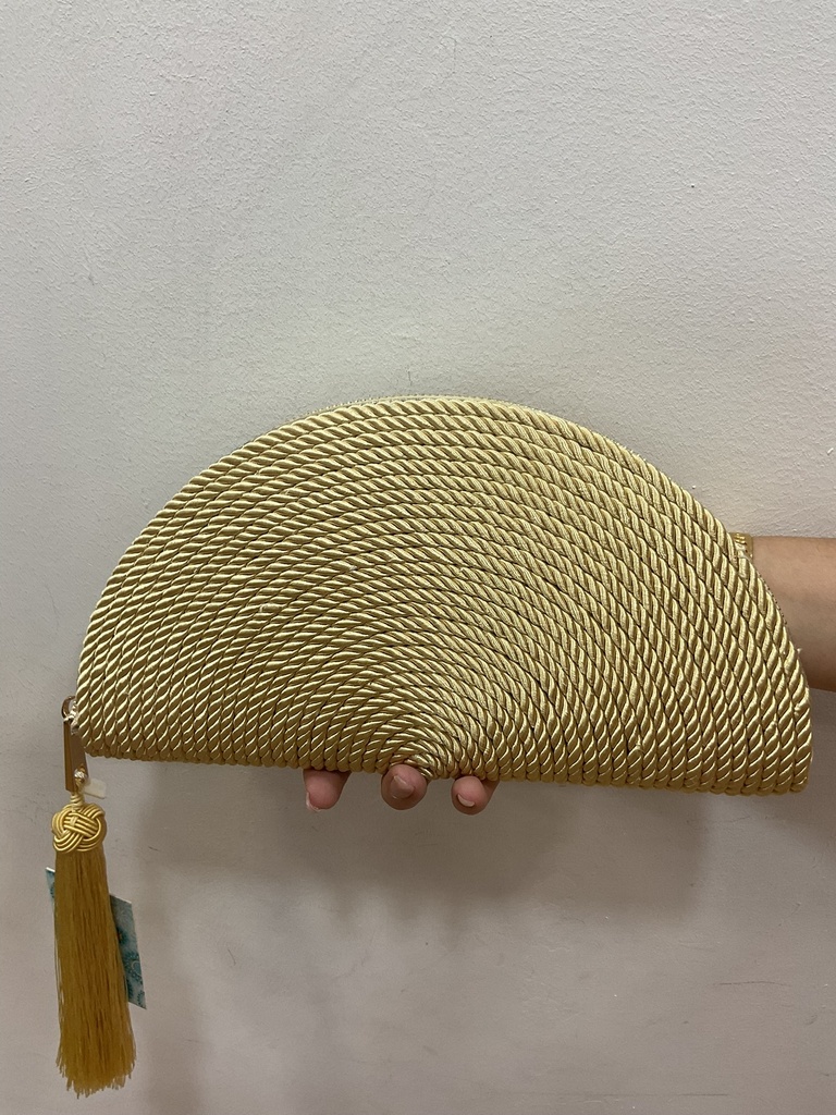 [ast20564beigeoscuro] Cartera abanico borlon (Beige Oscuro)