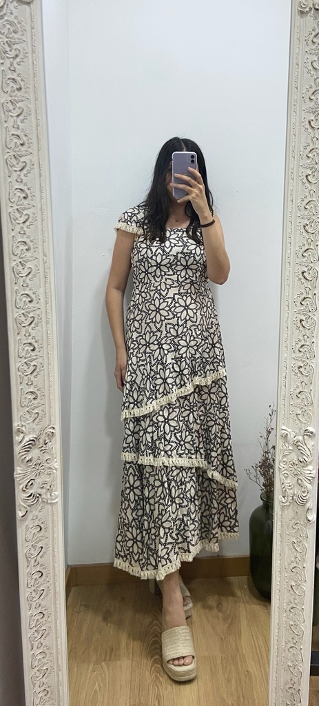 Vestido volantes flecos