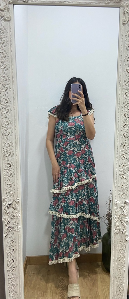 Vestido volantes flecos