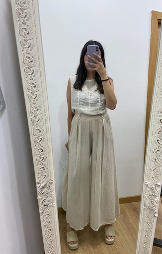 Pantalón fluido con cinturón