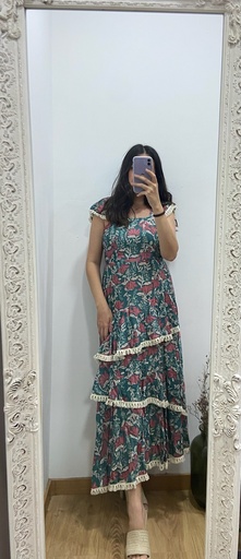 Vestido volantes flecos