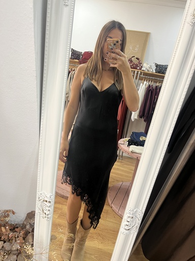 vestido saten pico