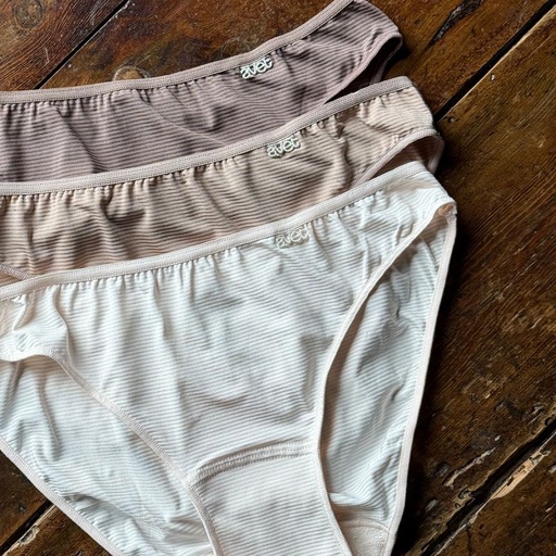 Pack de tres bragas bikini “skin” de microfibra efecto otomán 