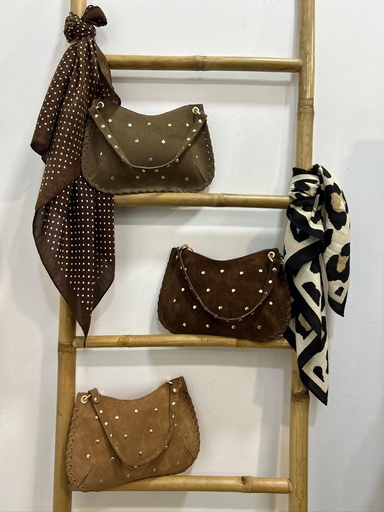 bolso ante tachuelas